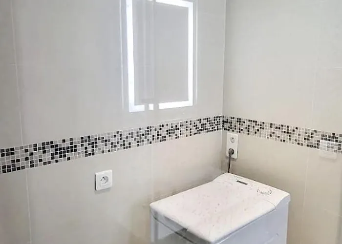 Chateauneuf Jardin Bioves 아파트 멍똥